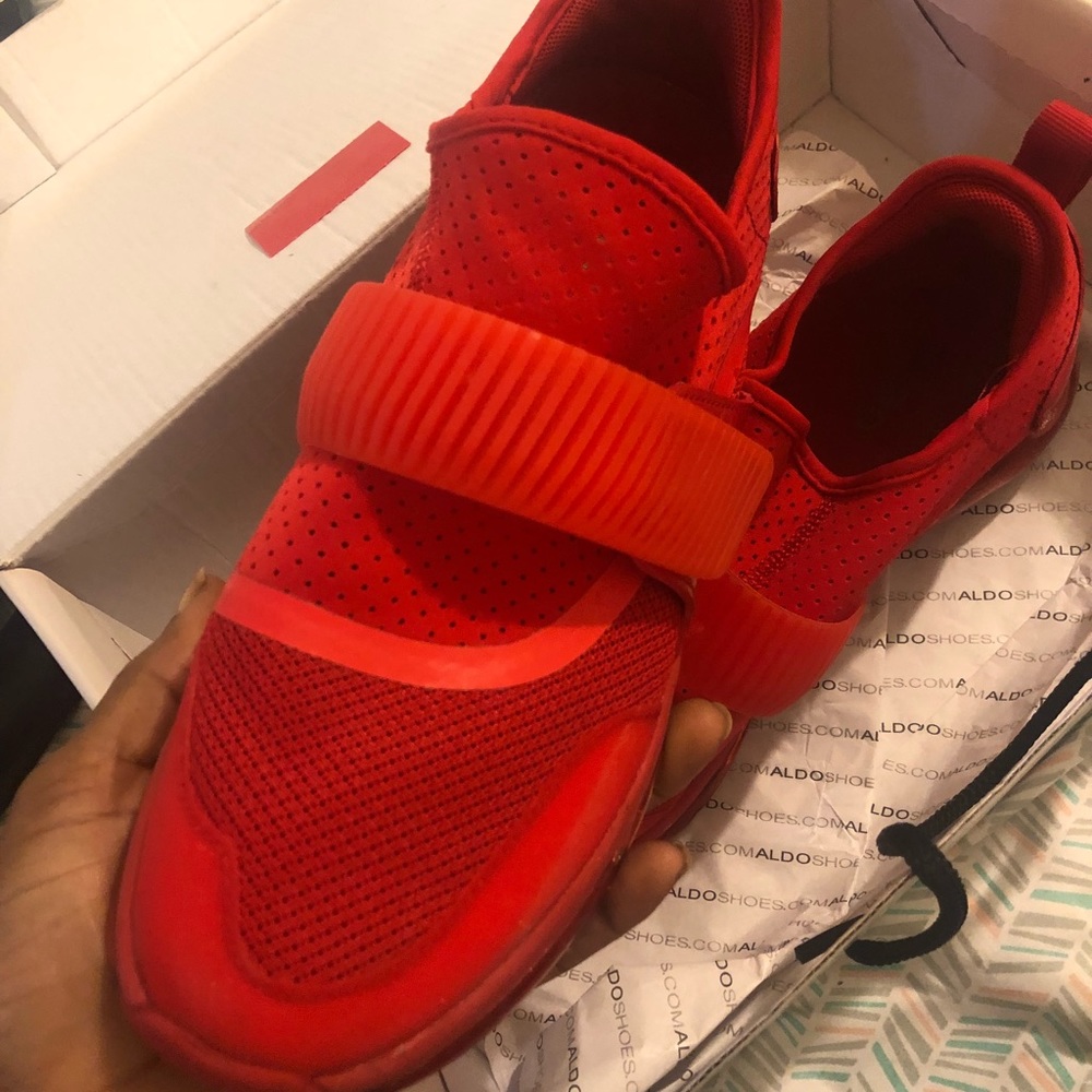 Bomb ALDO runners.. cute